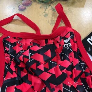 TYR FEMALE PERFORMANCE SWIMWEAR ONE PIECE SIZE 30 DIAMOND FIT BRAND NEW